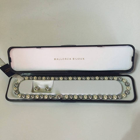 Collar Con Aretes (Mallorca) [Gris]